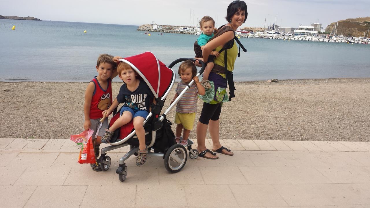 Alberg Costa Brava Llanca Ngoại thất bức ảnh