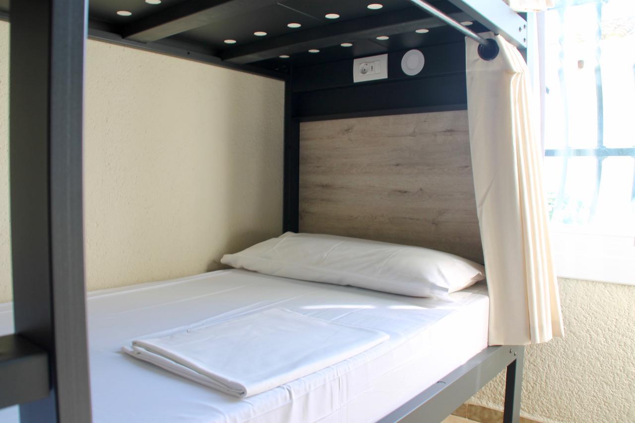 Alberg Costa Brava Llanca Ngoại thất bức ảnh